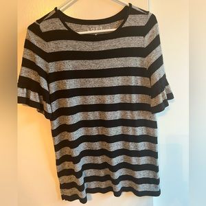Women’s shirt sleeve top.